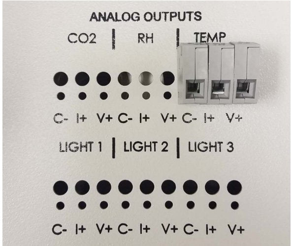 Caron - OUTP301 - Universal Analog Output, One Connection