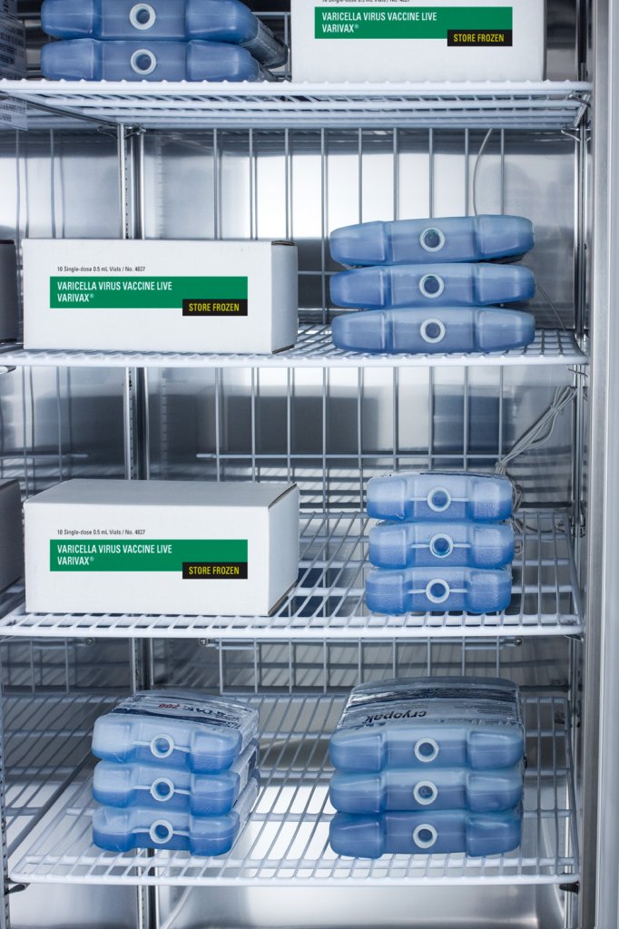 Accucold - AFS23MLPHI - 23 Cu.Ft. Upright Pharmacy Freezer, Probe Hole